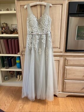 Babyonline DressSleeveless Light Gray Maxi gown with Floral Lace Bodice
